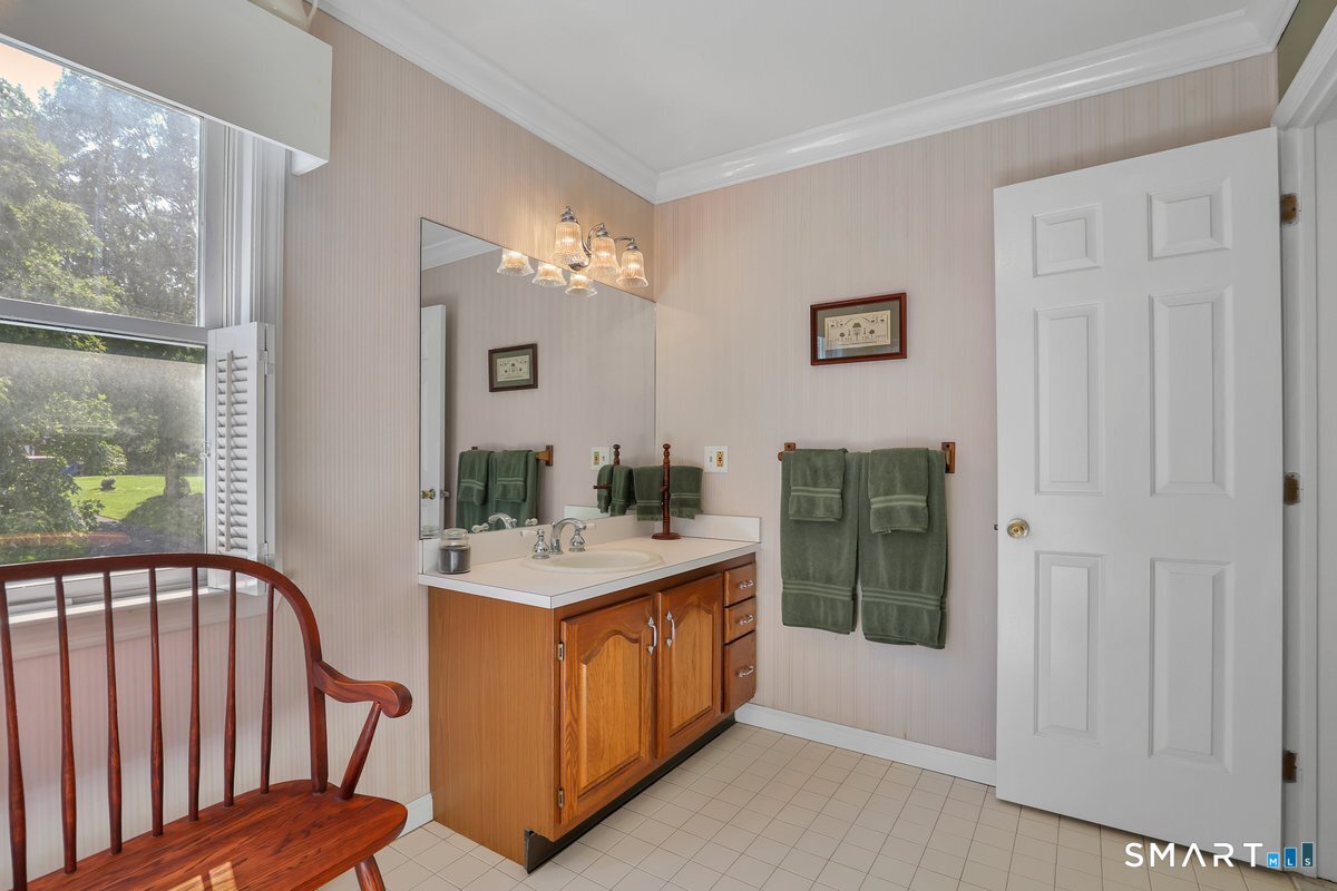 1 East Gate Road Danbury, CT 06811 - Photo 29 of 40 2nd Floor Bathroom