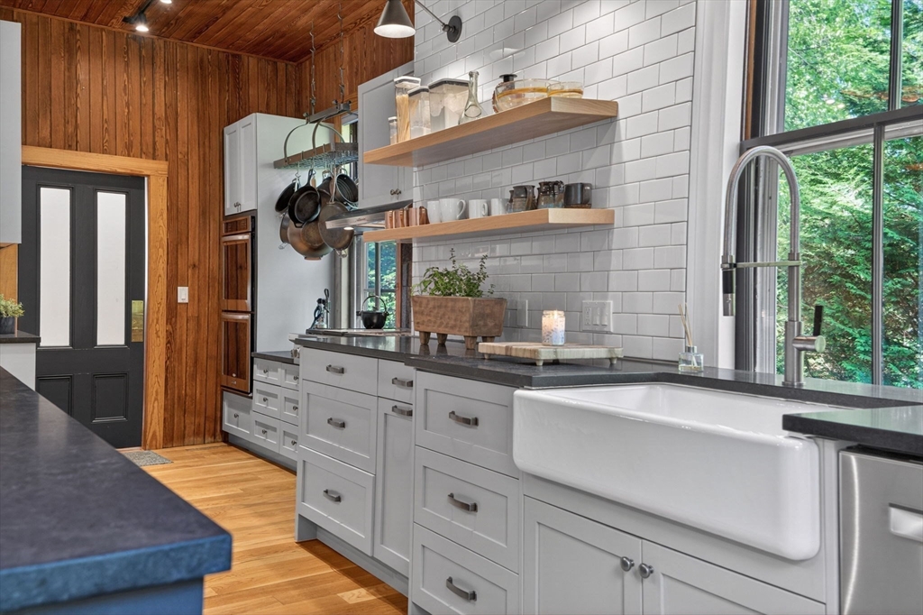 47 Longfellow Road Wellesley, MA 02481 - Photo 17 of 42