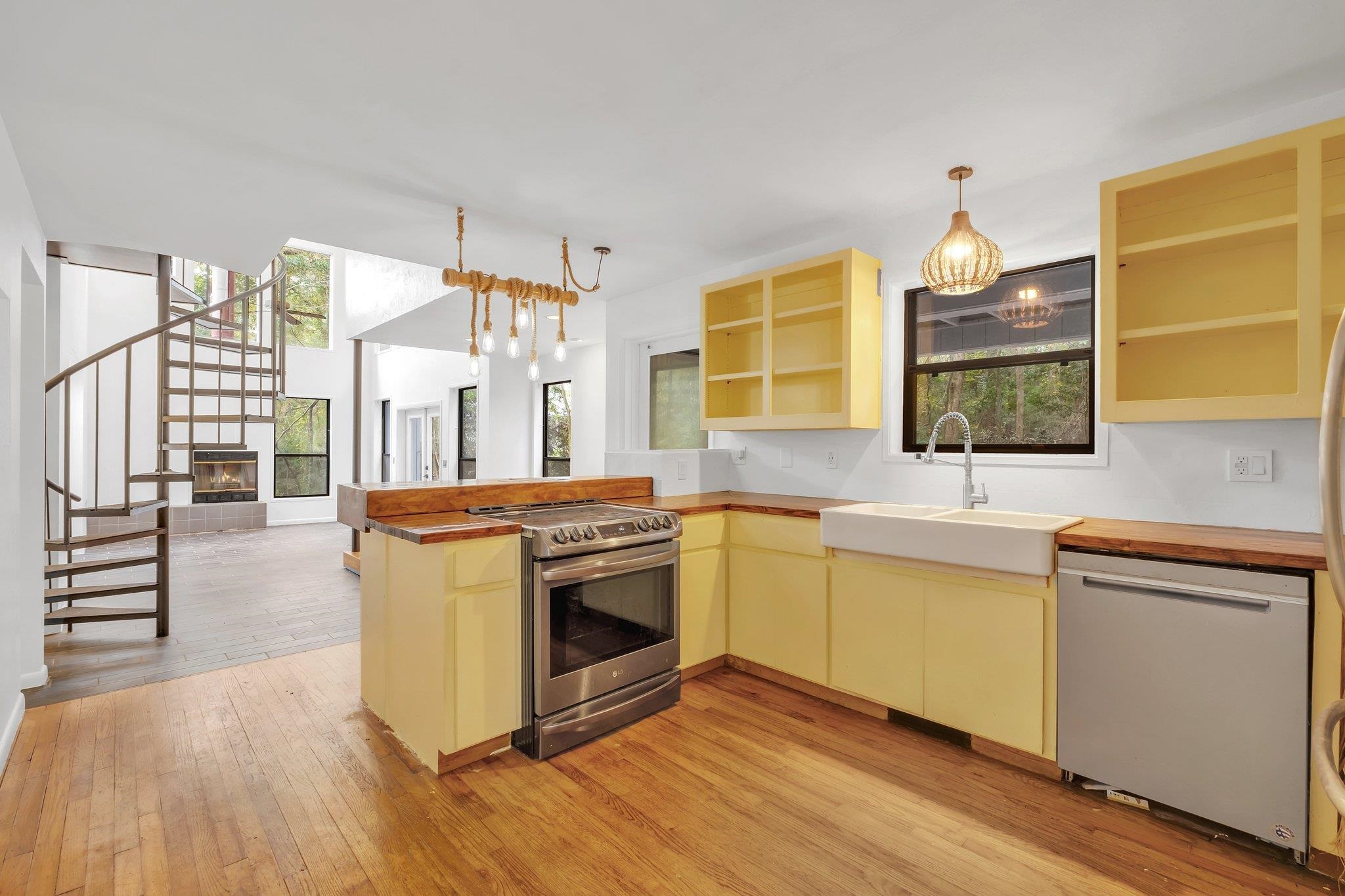 1612 Folkstone Road Tallahassee, FL 32312 - Photo 3 of 25 Gallery Image 3