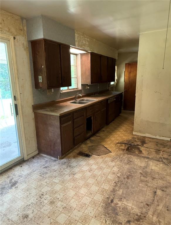 3641 Green Garden Road Aliquippa, PA 15001 - Photo 7 of 20