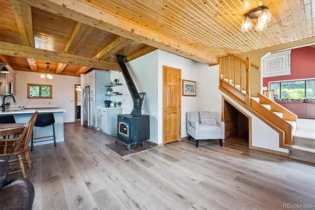a view of a livingroom with furniture and a ceiling fan