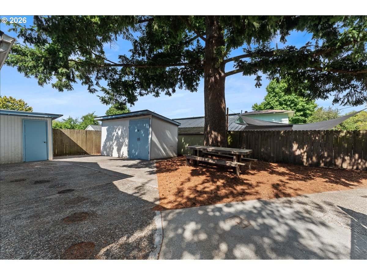 7413 Southeast Pine Street Portland, OR 97215 - Photo 37 of 48