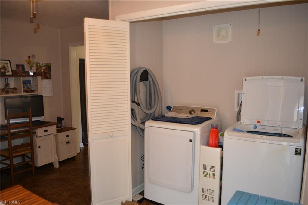 208 Twin Springs Road Mayodan, NC 27027 - Photo 19 of 31 Gallery Image 19