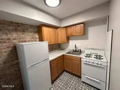 $1,200 | 479 State Street, Unit 7, Albany, NY 12203