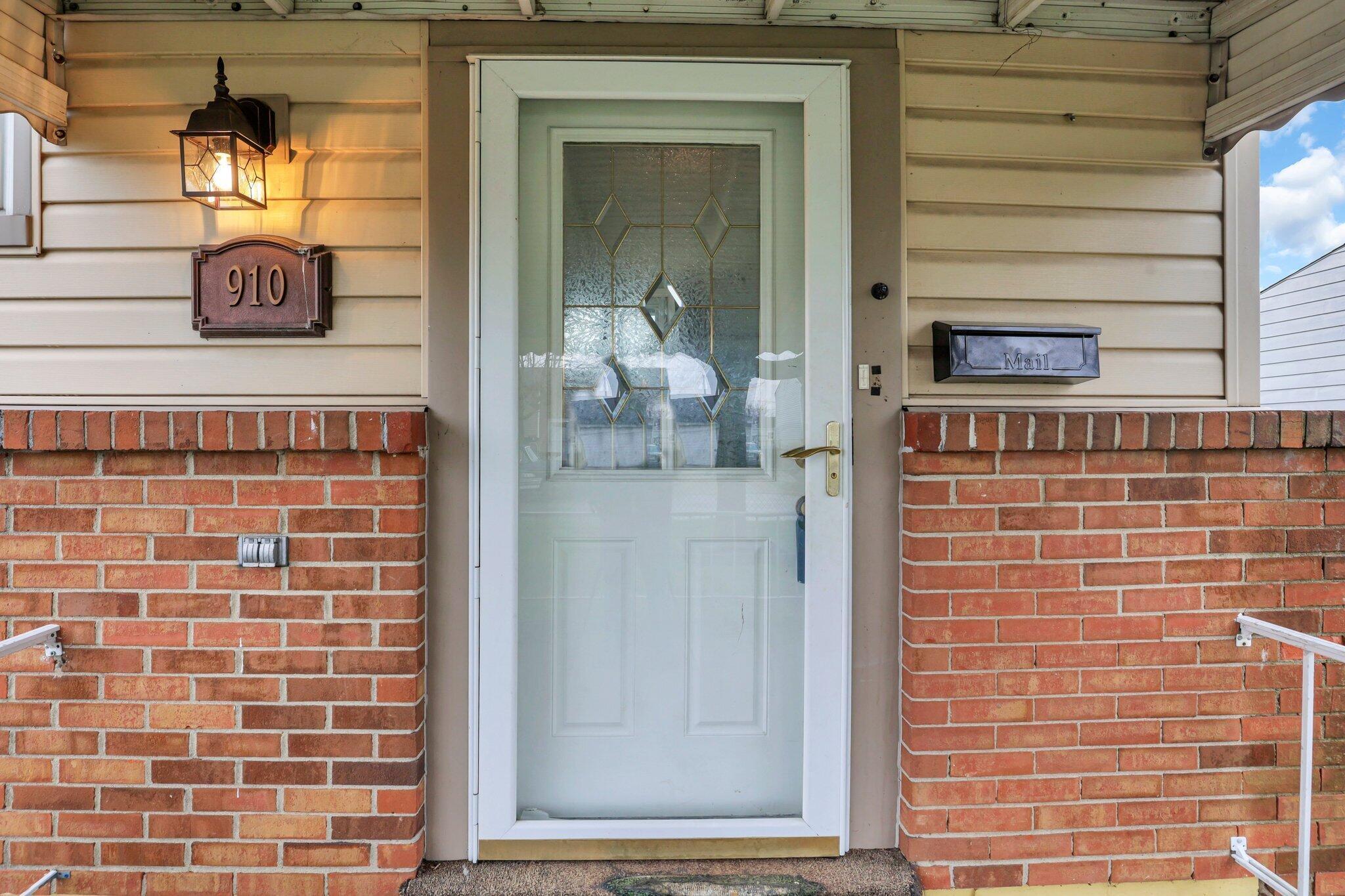 910 Ruma Road Columbus, OH 43207 - Photo 2 of 43 2-web-or-mls-0N4A3276