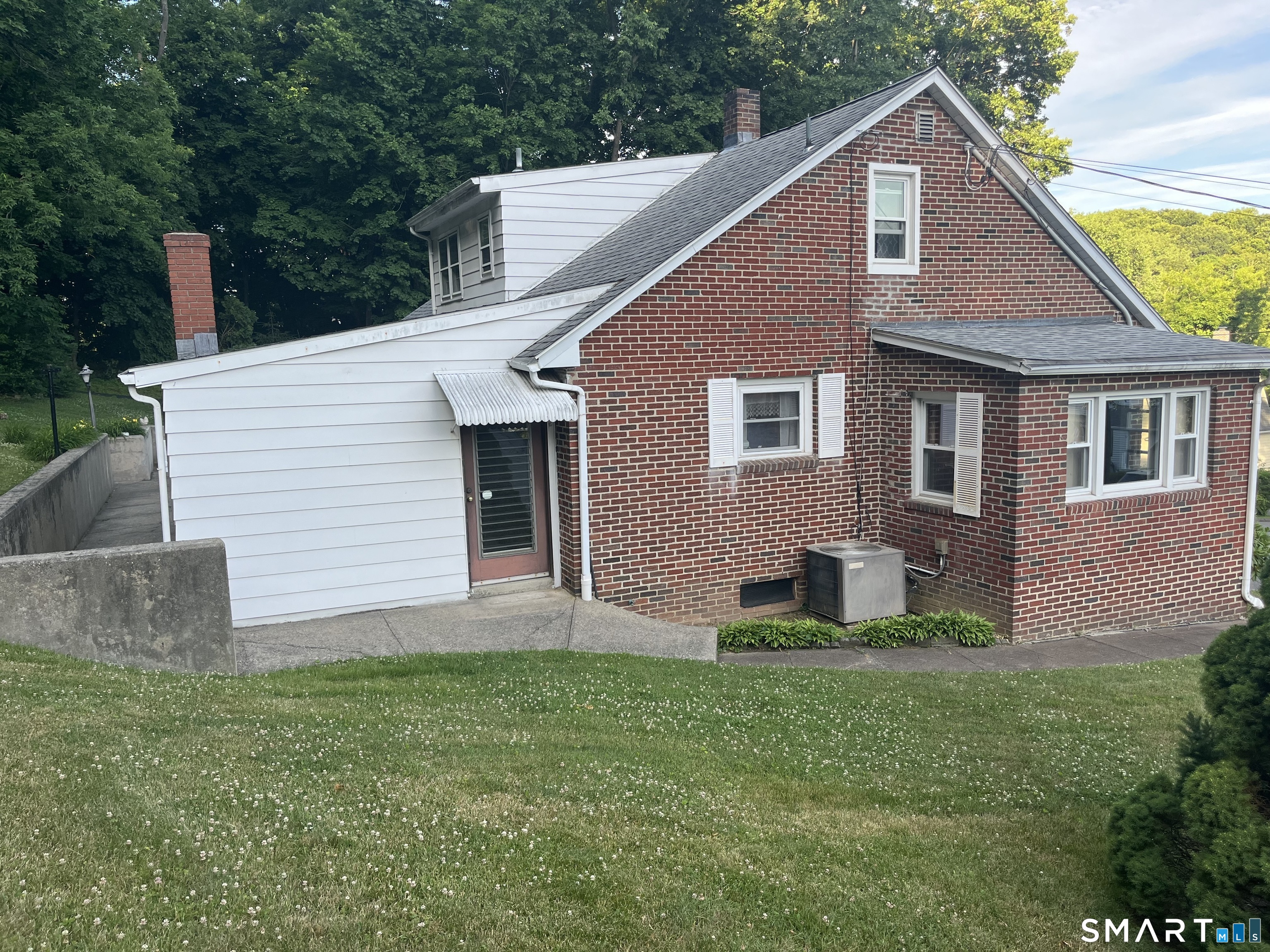 32 Homestead Avenue Derby, CT 06418 - Photo 2 of 28
