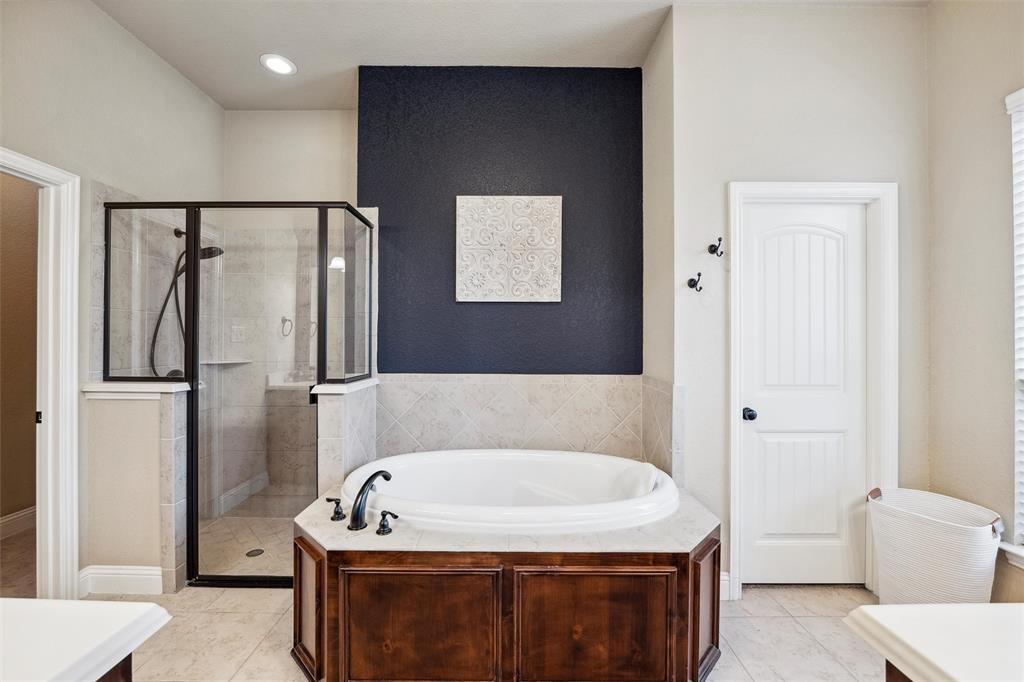 112 Shepherds Hill Road Waxahachie, TX 75165 - Photo 17 of 38 a bath tub sitting in a bathroom next to a sink