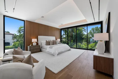 $10,250,000 | 3045 North Bay Road, Miami Beach, FL 33140