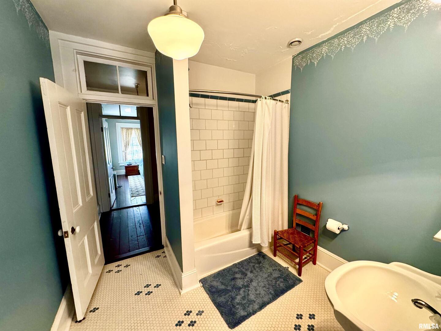 110 East Jefferson Street New Boston, IL 61272 - Photo 21 of 23 a bathroom with a sink a toilet and shower