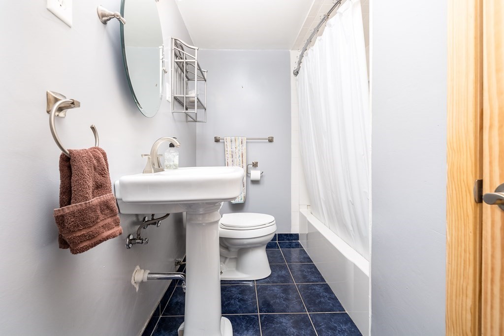153 Spruce Road Norwood, MA 02062 - Photo 11 of 38 Gallery Image 11