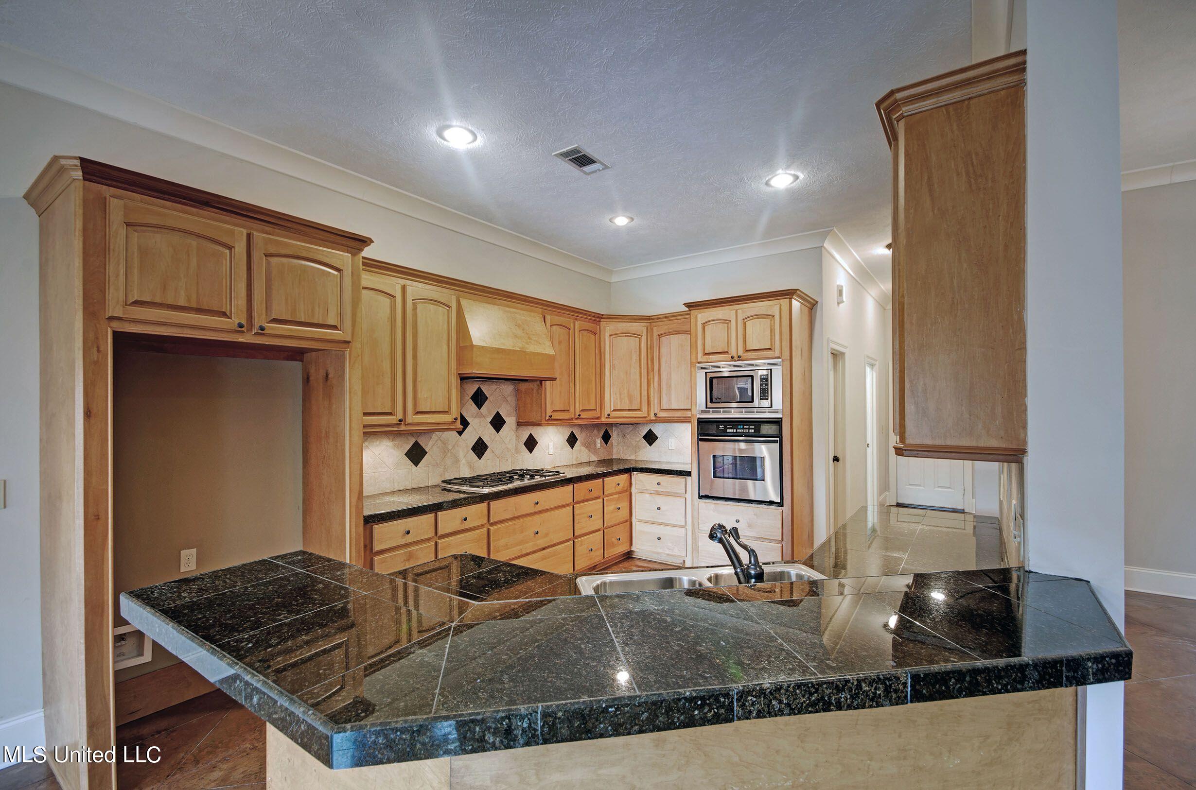 114 Harbortowne Road Ridgeland, MS 39157 - Photo 11 of 21 114 kitchen