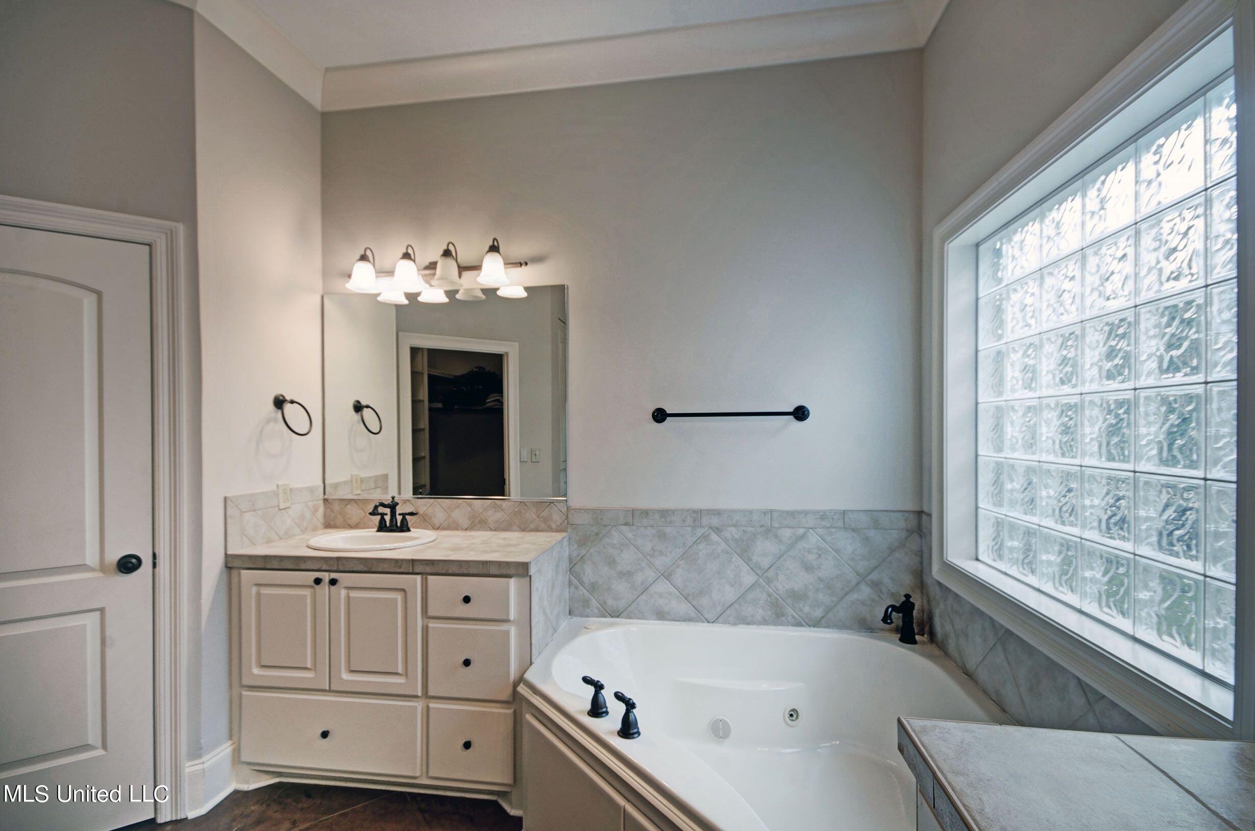 114 Harbortowne Road Ridgeland, MS 39157 - Photo 14 of 21 114 primary bath 3