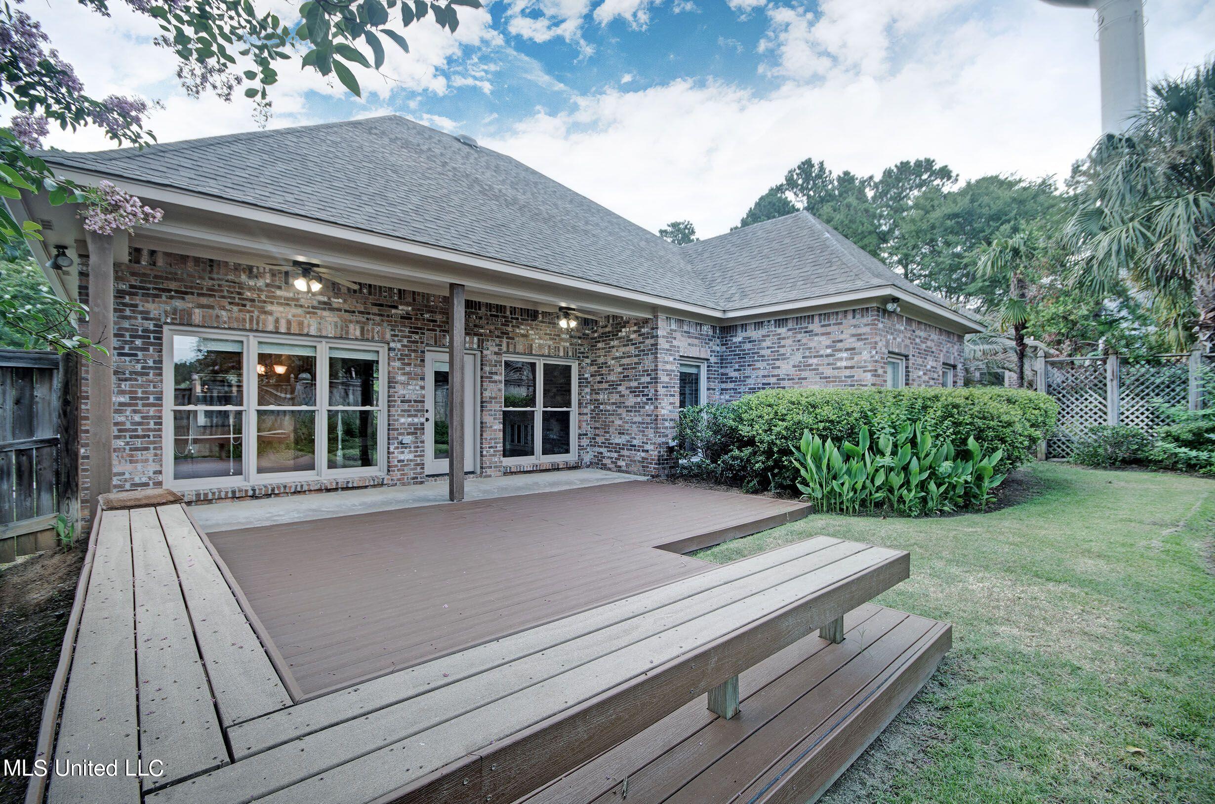 114 Harbortowne Road Ridgeland, MS 39157 - Photo 20 of 21 114 deck back