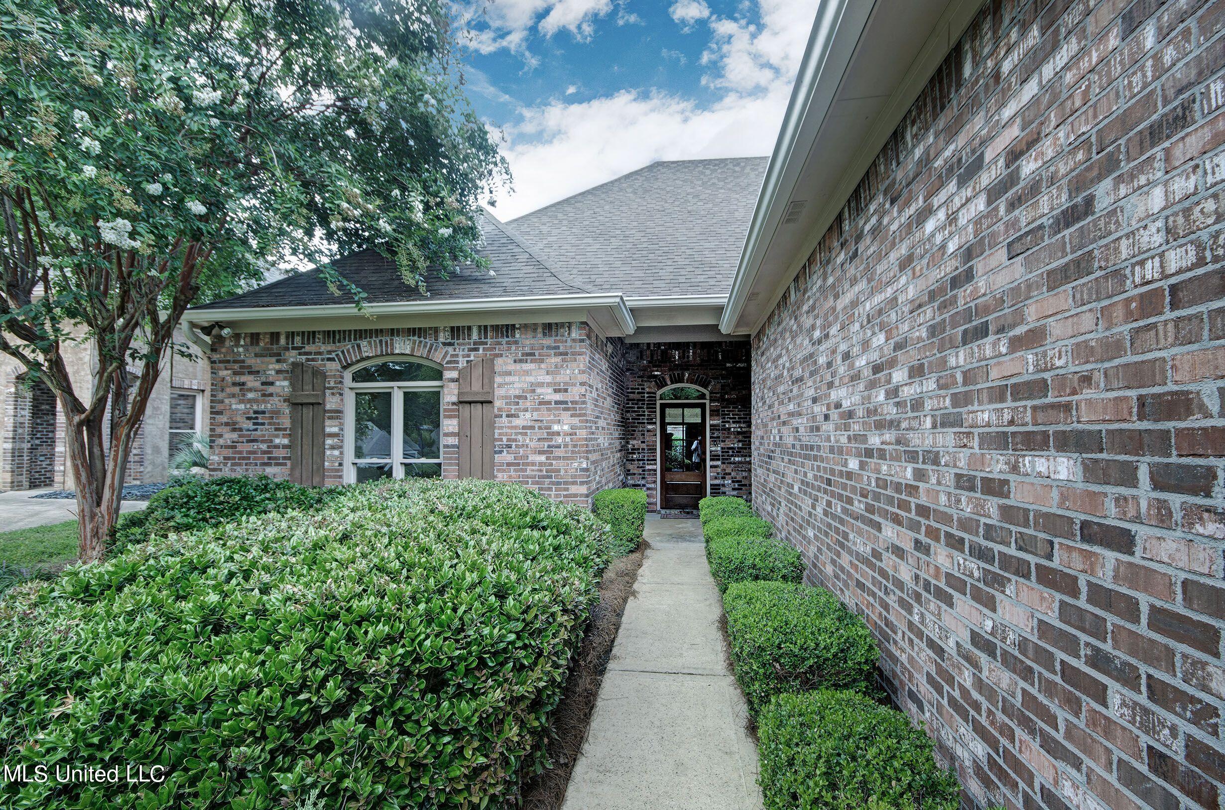 114 Harbortowne Road Ridgeland, MS 39157 - Photo 3 of 21 114 front