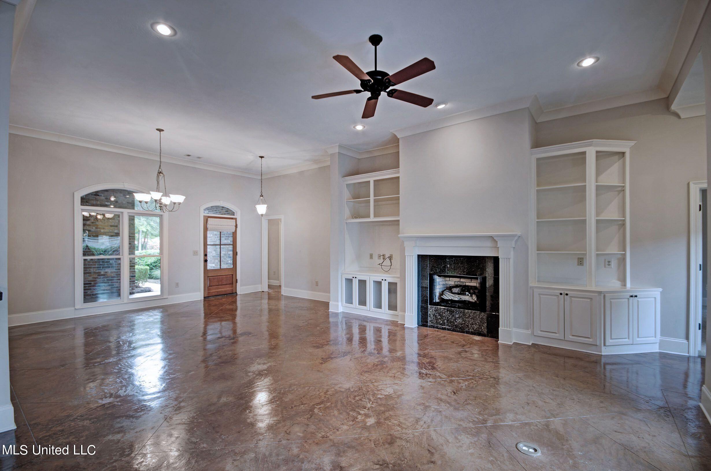 114 Harbortowne Road Ridgeland, MS 39157 - Photo 5 of 21 114 fireplace