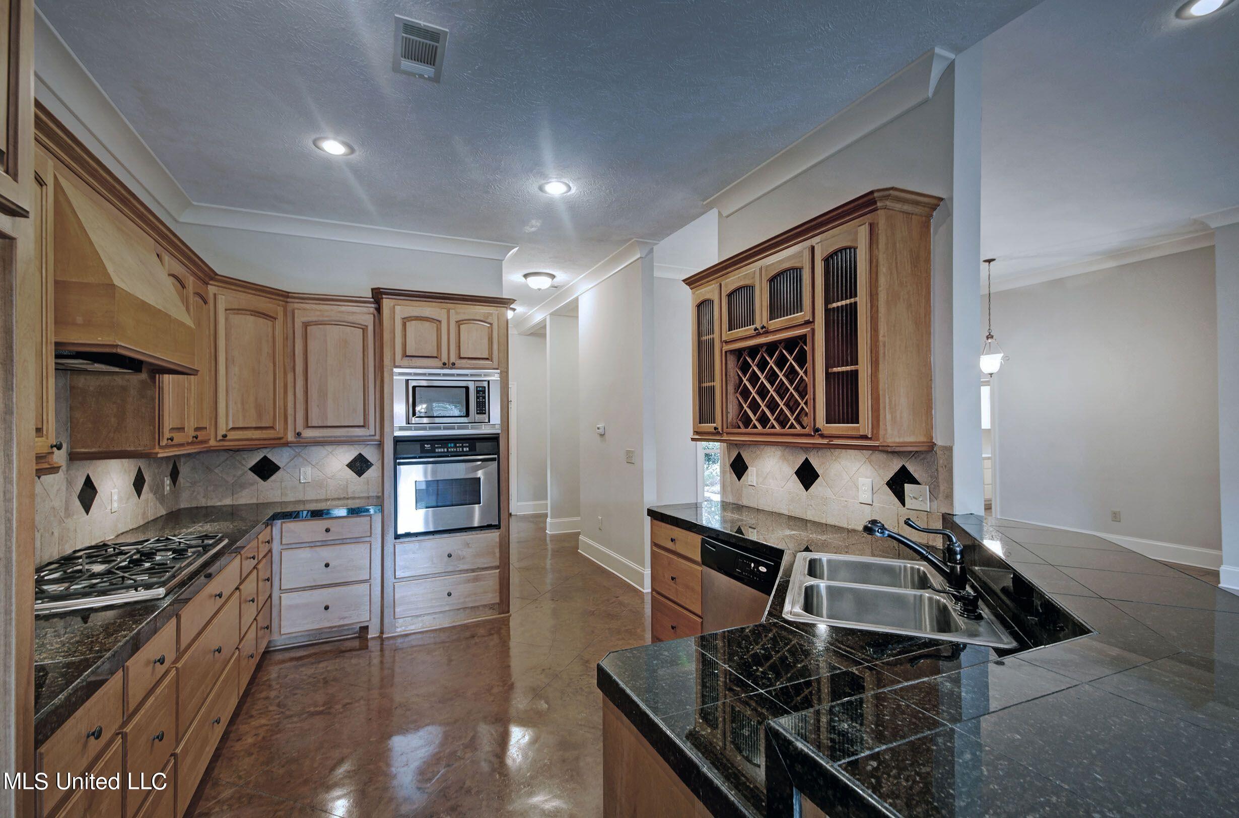 114 Harbortowne Road Ridgeland, MS 39157 - Photo 10 of 21 114 kitchen 2