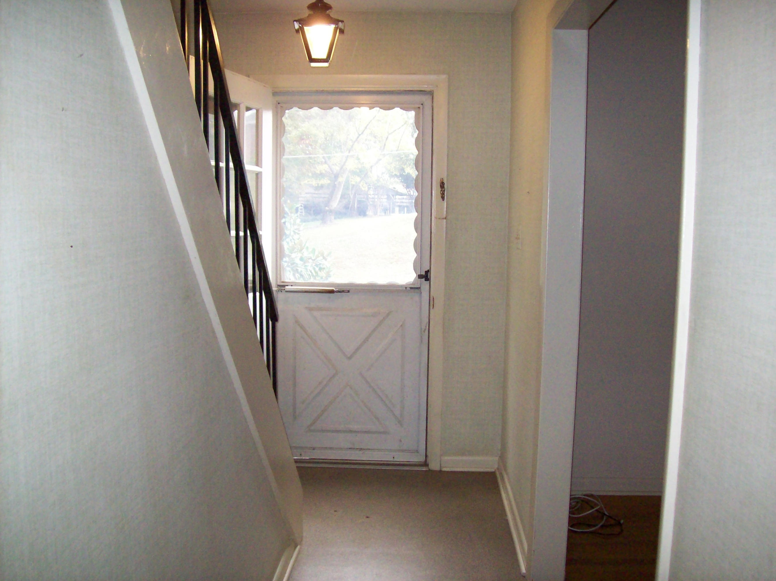 100 Albright Road Oak Ridge, TN 37830 - Photo 8 of 26 Foyer View from Kitchen Entry