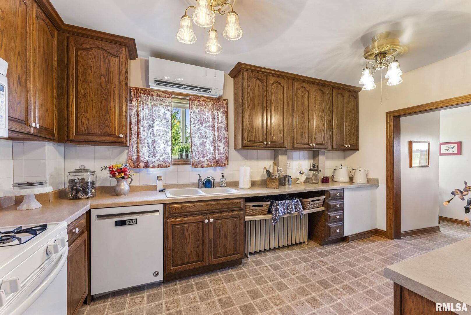 13314 175th Street West Taylor Ridge, IL 61284 - Photo 13 of 42