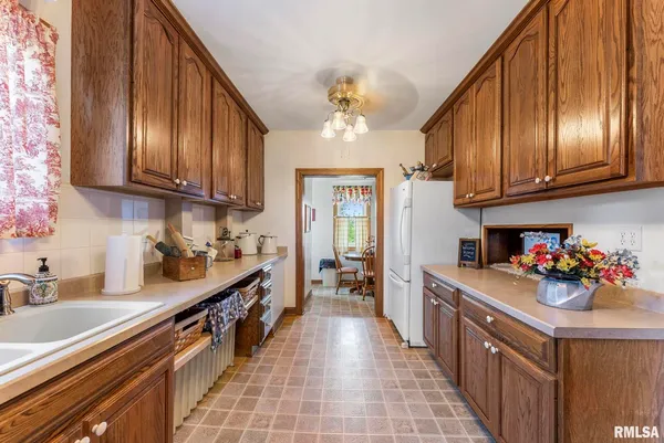 $359,900 | 13314 175th Street West, Taylor Ridge, IL 61284