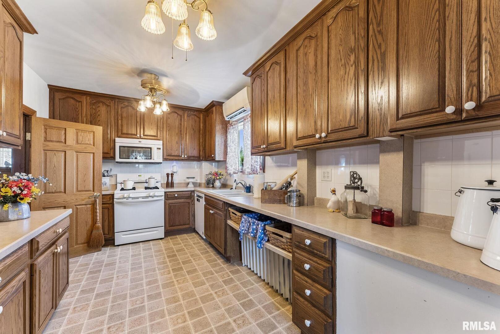 13314 175th Street West Taylor Ridge, IL 61284 - Photo 16 of 42