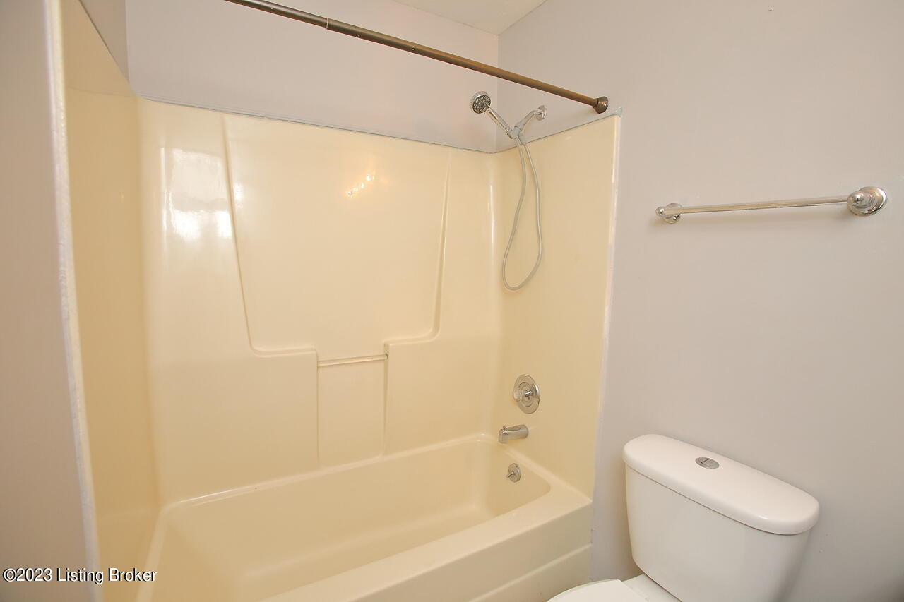 159 Howlett Drive Shepherdsville, KY 40165 - Photo 24 of 35 Full Bath
