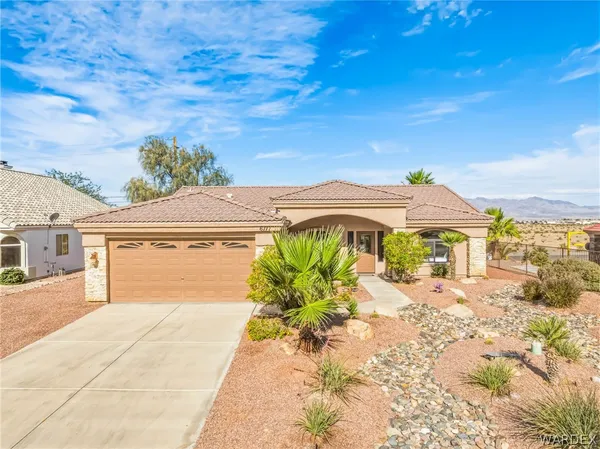 $364,900 | 6117 Lago Grande Drive, Fort Mohave, AZ 86426