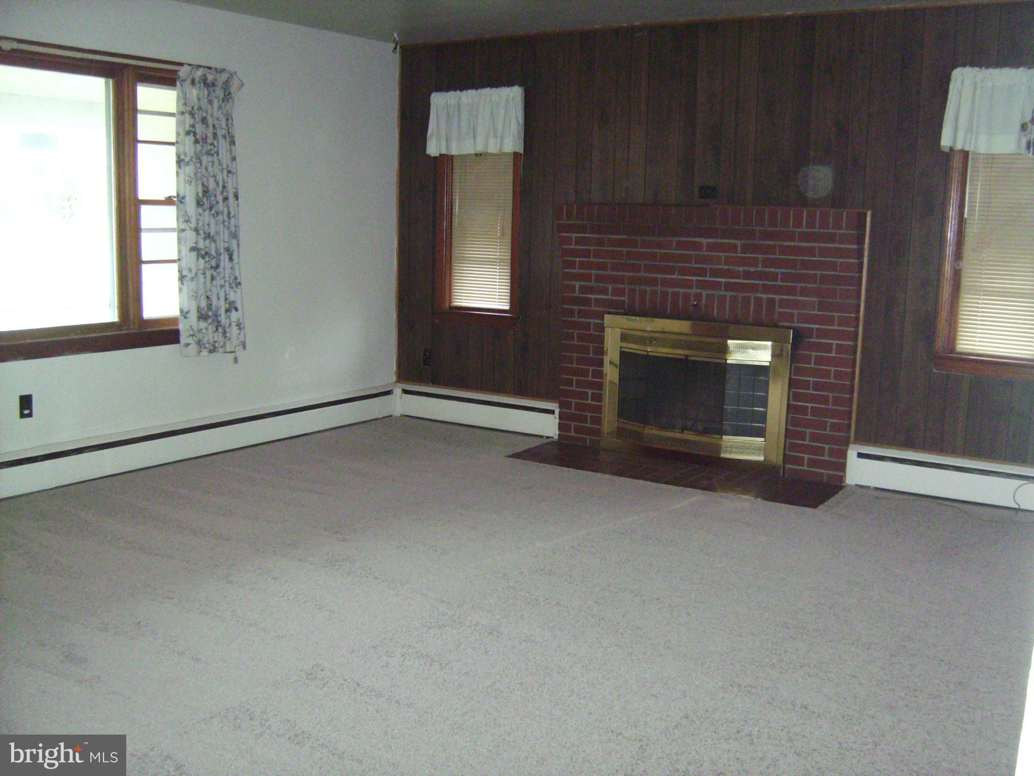6503 Monarch Road Frederick, MD 21703 - Photo 5 of 10 Living Room