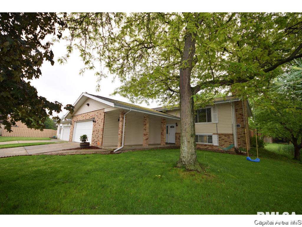 104 Neptune Villa Springfield, IL 62703 - Photo 3 of 19 Gallery Image 3