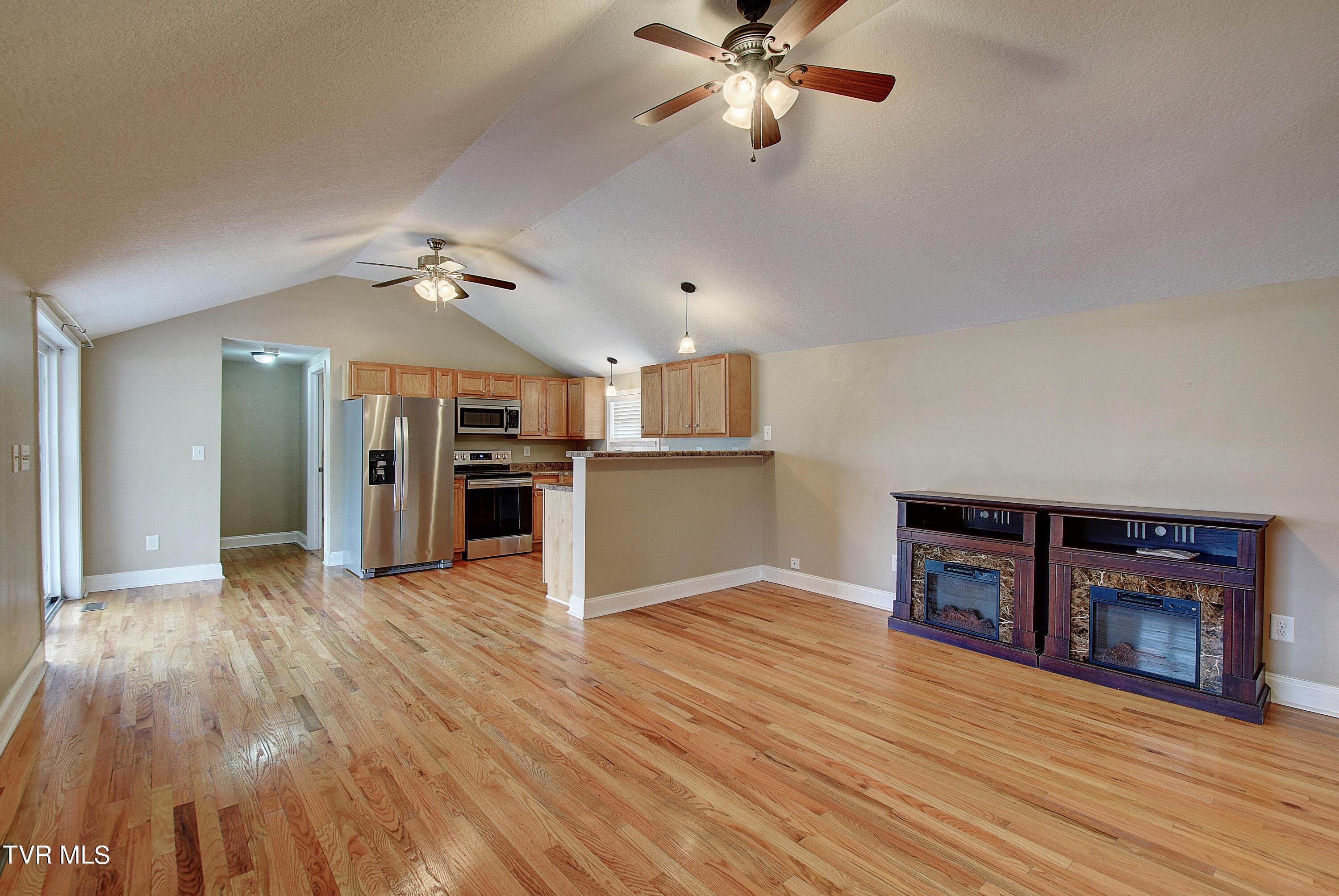 132 Madison Street Erwin, TN 37650 - Photo 12 of 33 DSC_0073And8more