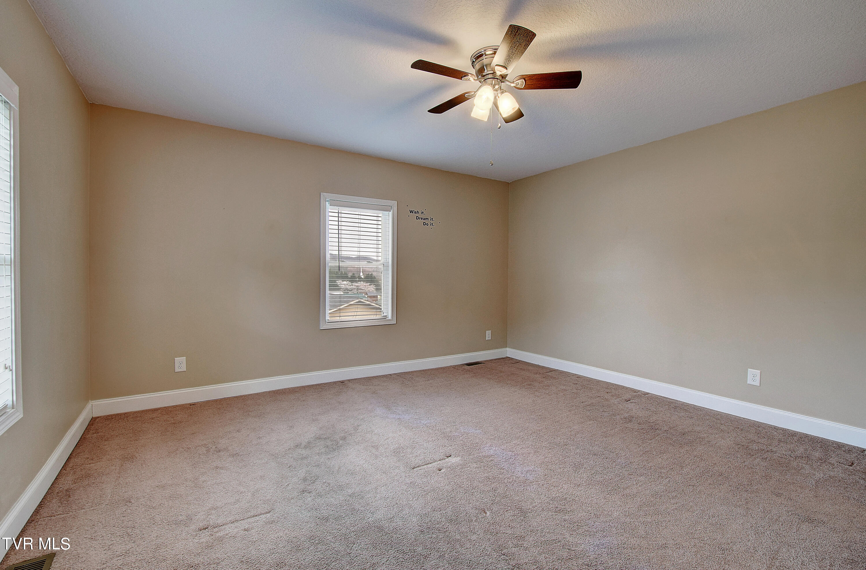 132 Madison Street Erwin, TN 37650 - Photo 23 of 33 DSC_0271And8more