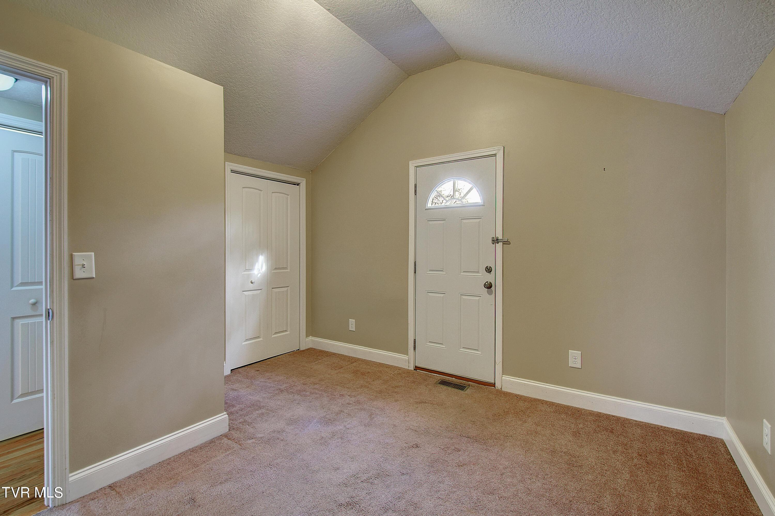 132 Madison Street Erwin, TN 37650 - Photo 26 of 33 DSC_0325And8more
