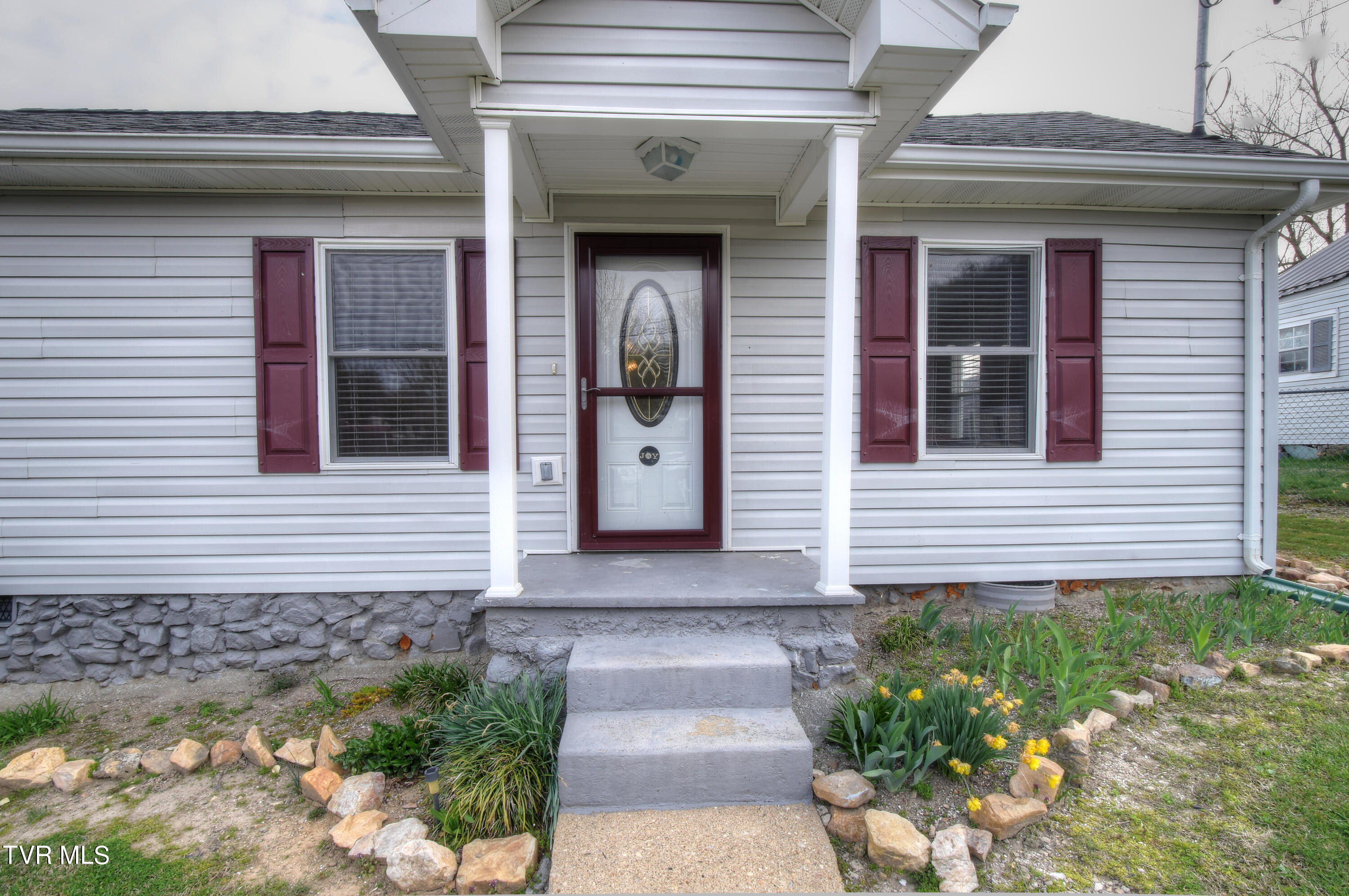 132 Madison Street Erwin, TN 37650 - Photo 8 of 33 8