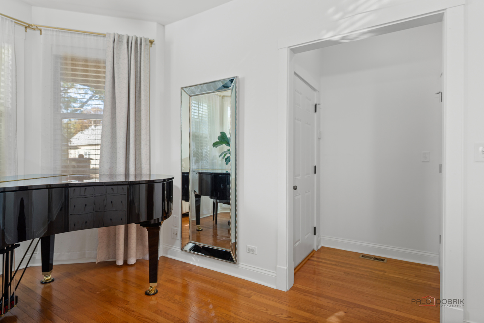 4313 North Ridgeway Avenue Chicago, IL 60618 - Photo 4 of 48 Gallery Image 4