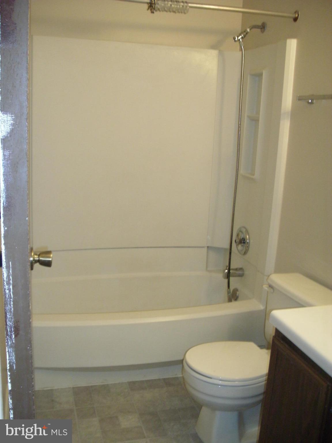 1411 Farmcrest Way Silver Spring, MD 20905 - Photo 19 of 28 Top Level Full Bath