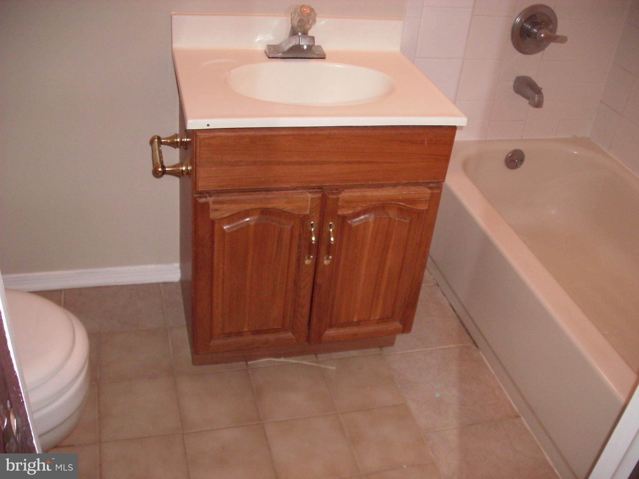 1411 Farmcrest Way Silver Spring, MD 20905 - Photo 23 of 28 Top Level Full Bath