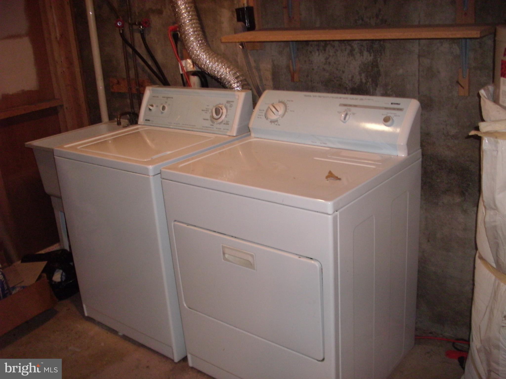 1411 Farmcrest Way Silver Spring, MD 20905 - Photo 25 of 28 Laundry Area