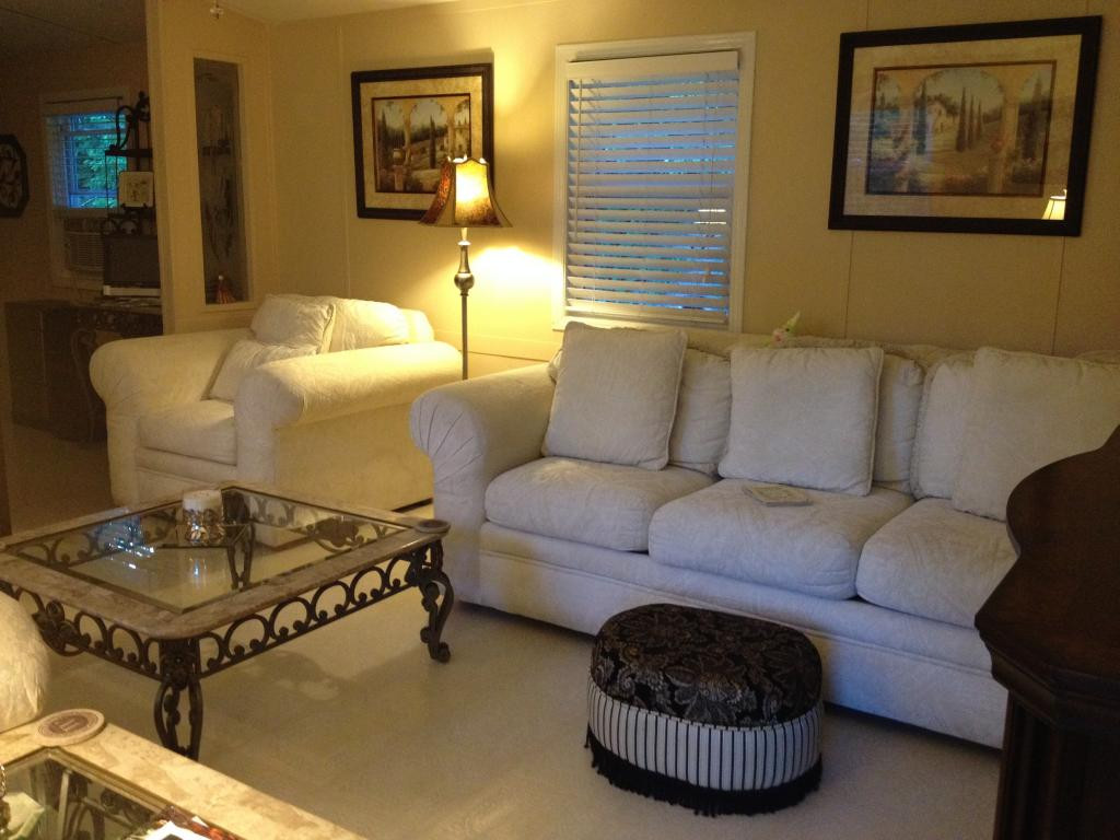 129 Wampler Road Bristol, TN 37620 - Photo 2 of 24 Living Room