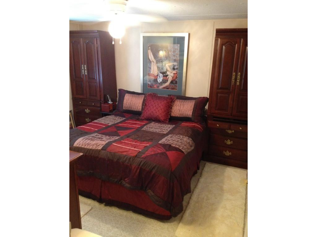 129 Wampler Road Bristol, TN 37620 - Photo 15 of 24 Bedroom 1 wQueen Size Bed