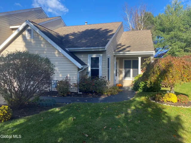 $299,900 | 92 Stoney Creek Drive, Clifton Park, NY 12065