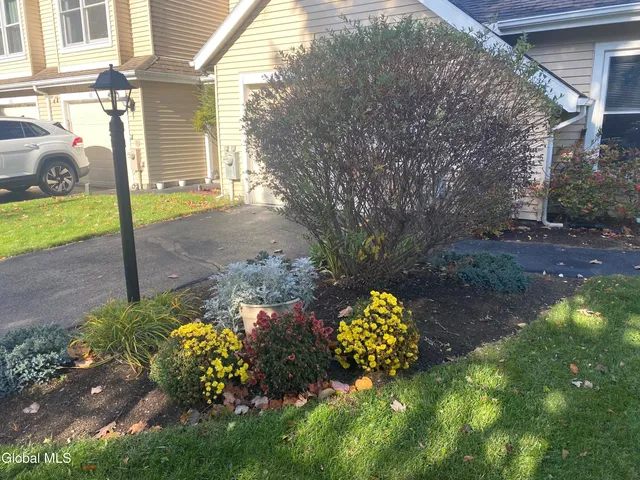 $299,900 | 92 Stoney Creek Drive, Clifton Park, NY 12065