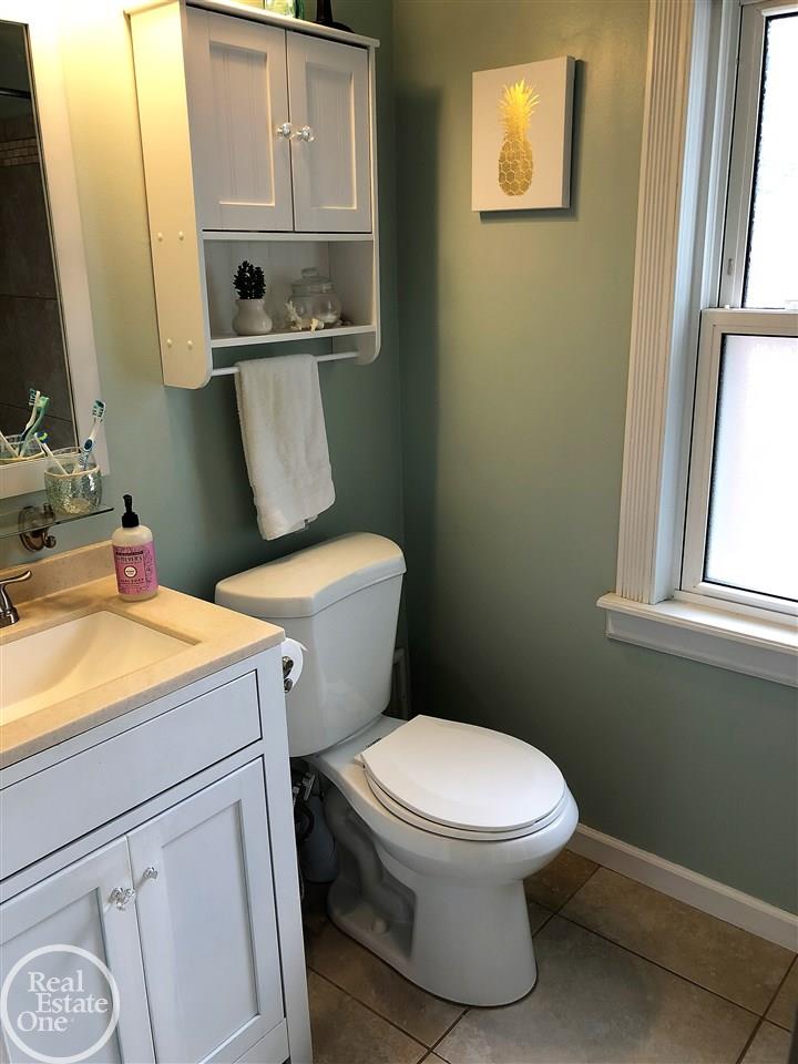 1545 Roslyn Road Grosse Pointe, MI 48236 - Photo 14 of 51 31357981-14.JPG
