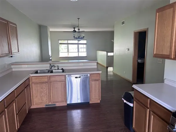 $299,000 | 2204 Concord Drive, Unit 2204, Sycamore, IL 60178