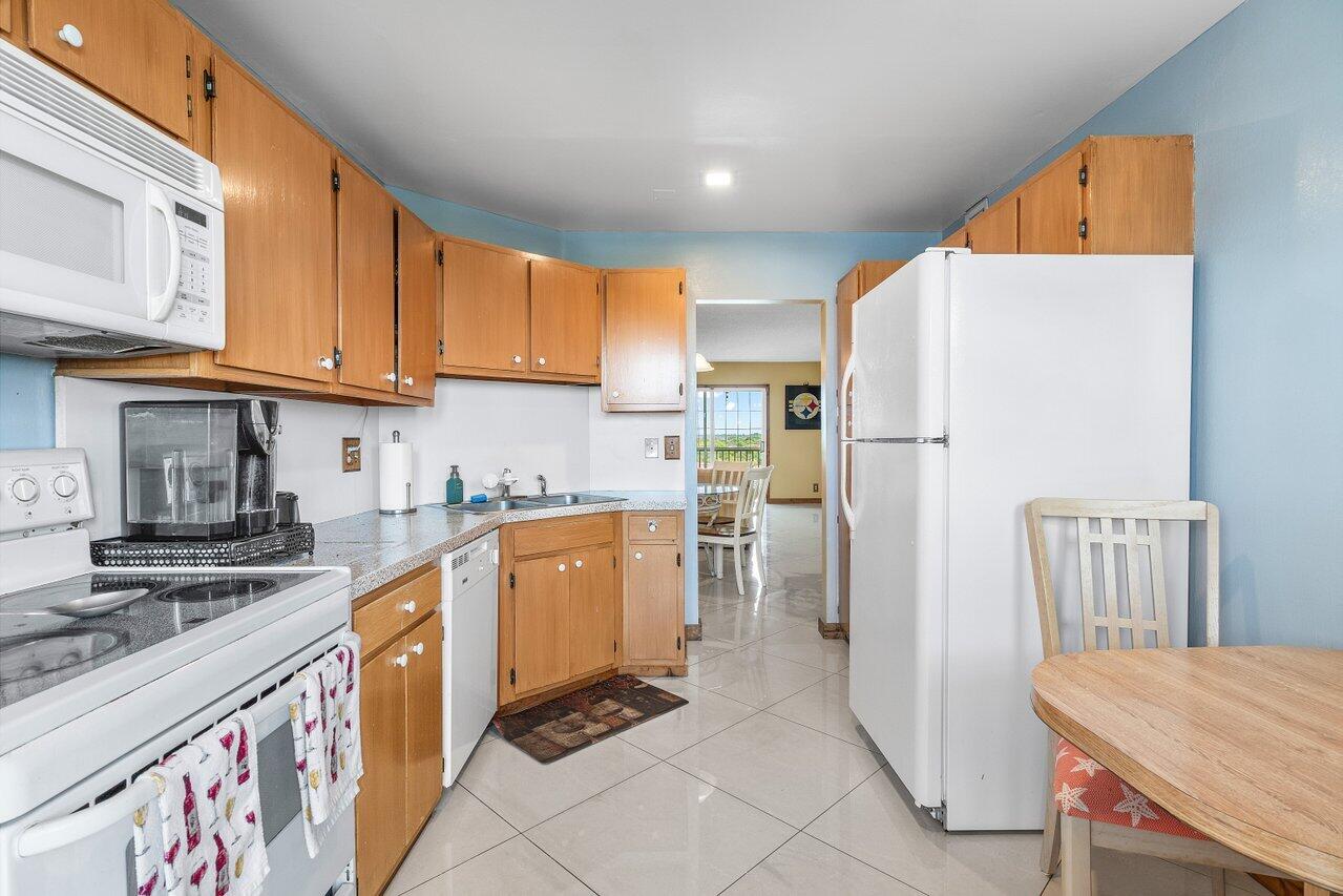 9101 West Sample Road, Unit 805 Coral Springs, FL 33065 - Photo 5 of 29 003-9101WestSampleRoad-805-CoralSprings-