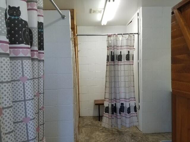 27535 Edgewood Road Weed, CA 96094 - Photo 26 of 34 Bathhouse Showers