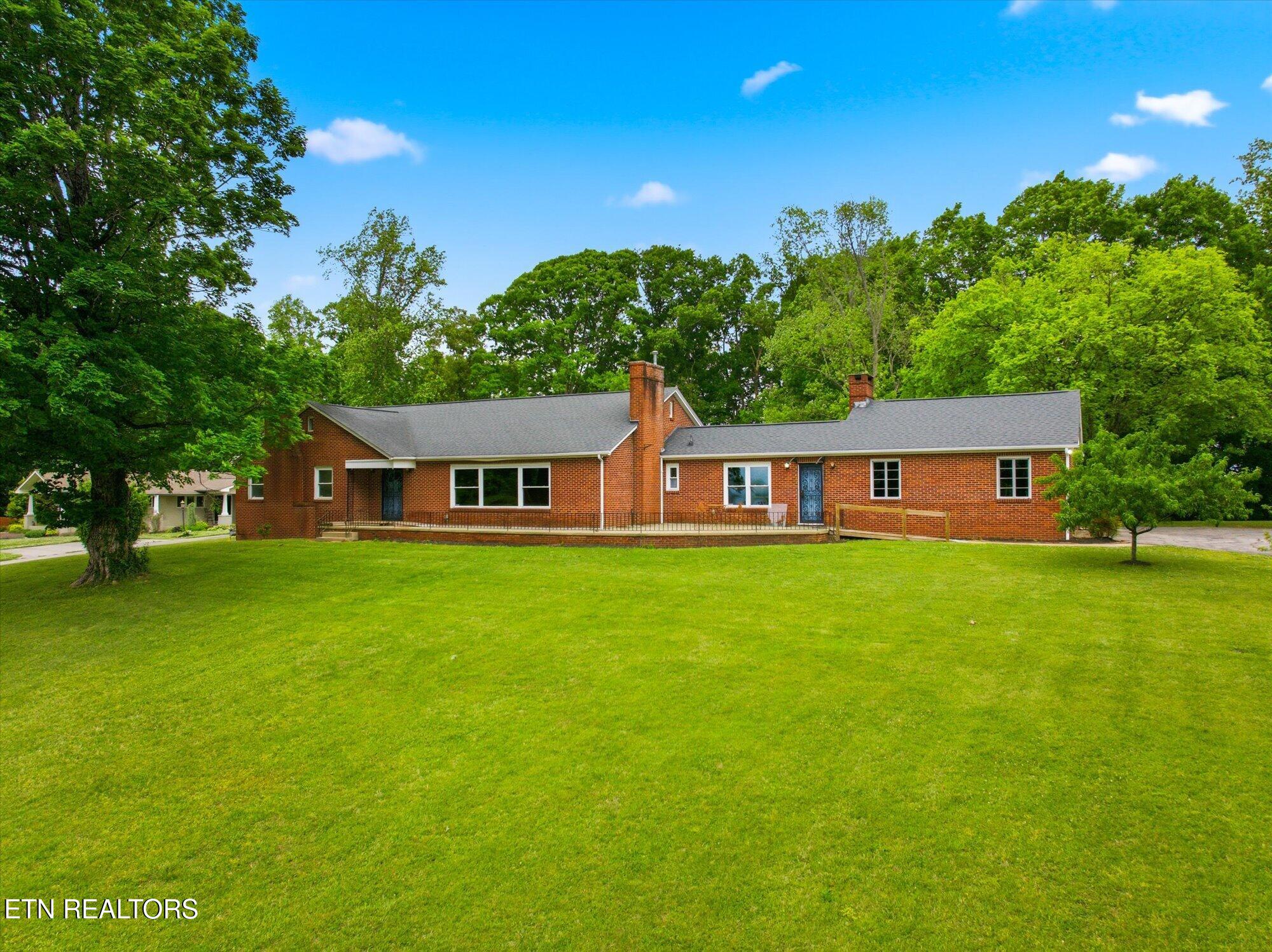 5215 E Sunset