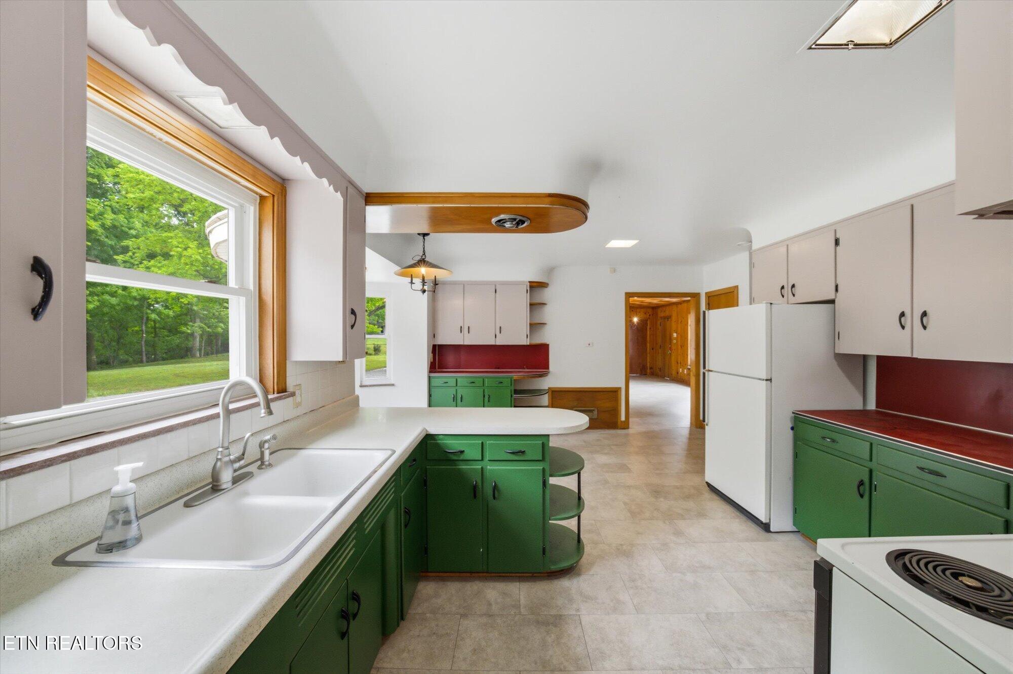 5215 East Sunset Road Knoxville, TN 37914 - Photo 23 of 57 Kitchen