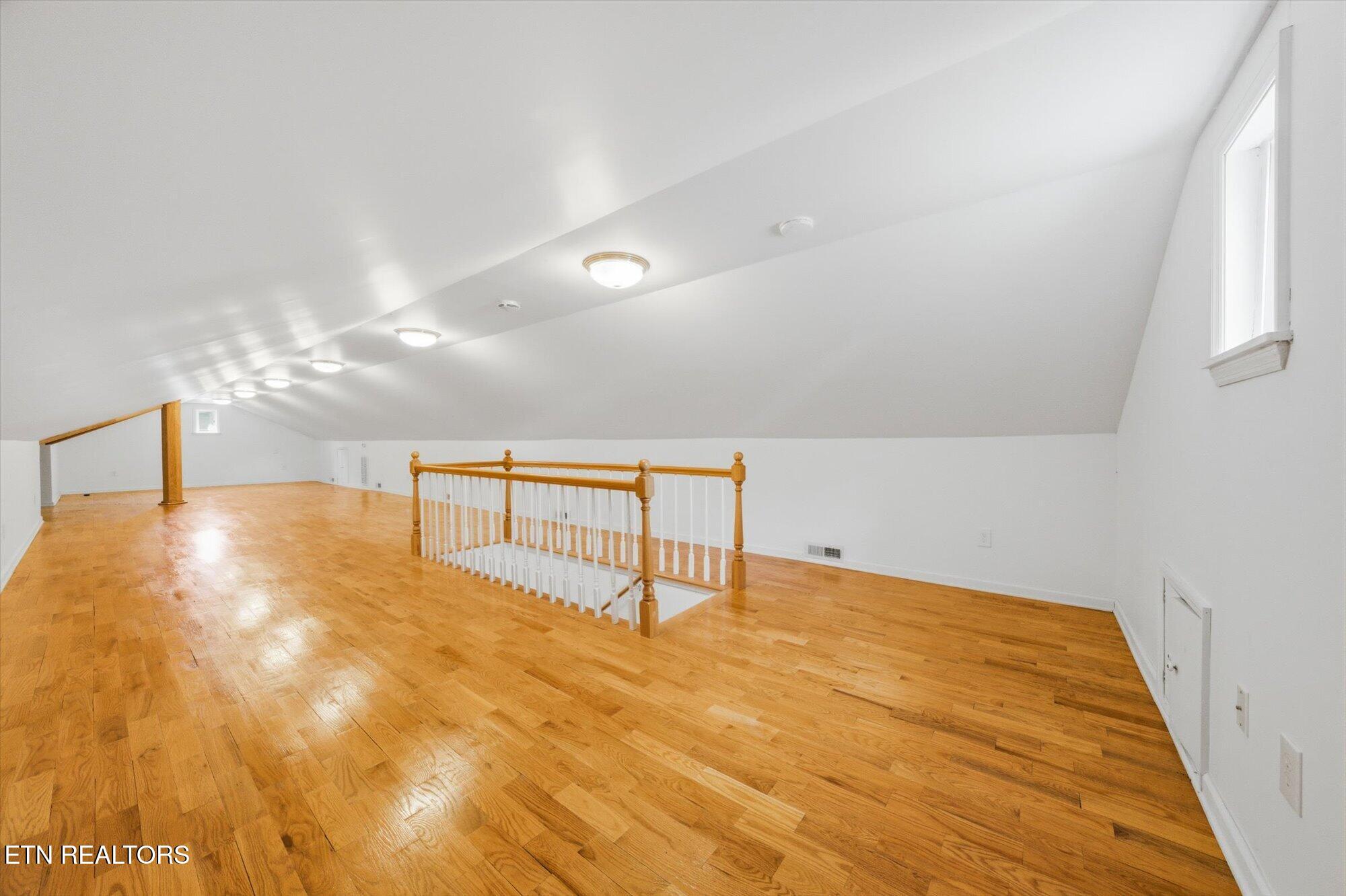 5215 East Sunset Road Knoxville, TN 37914 - Photo 32 of 57 Upper Bonus Room