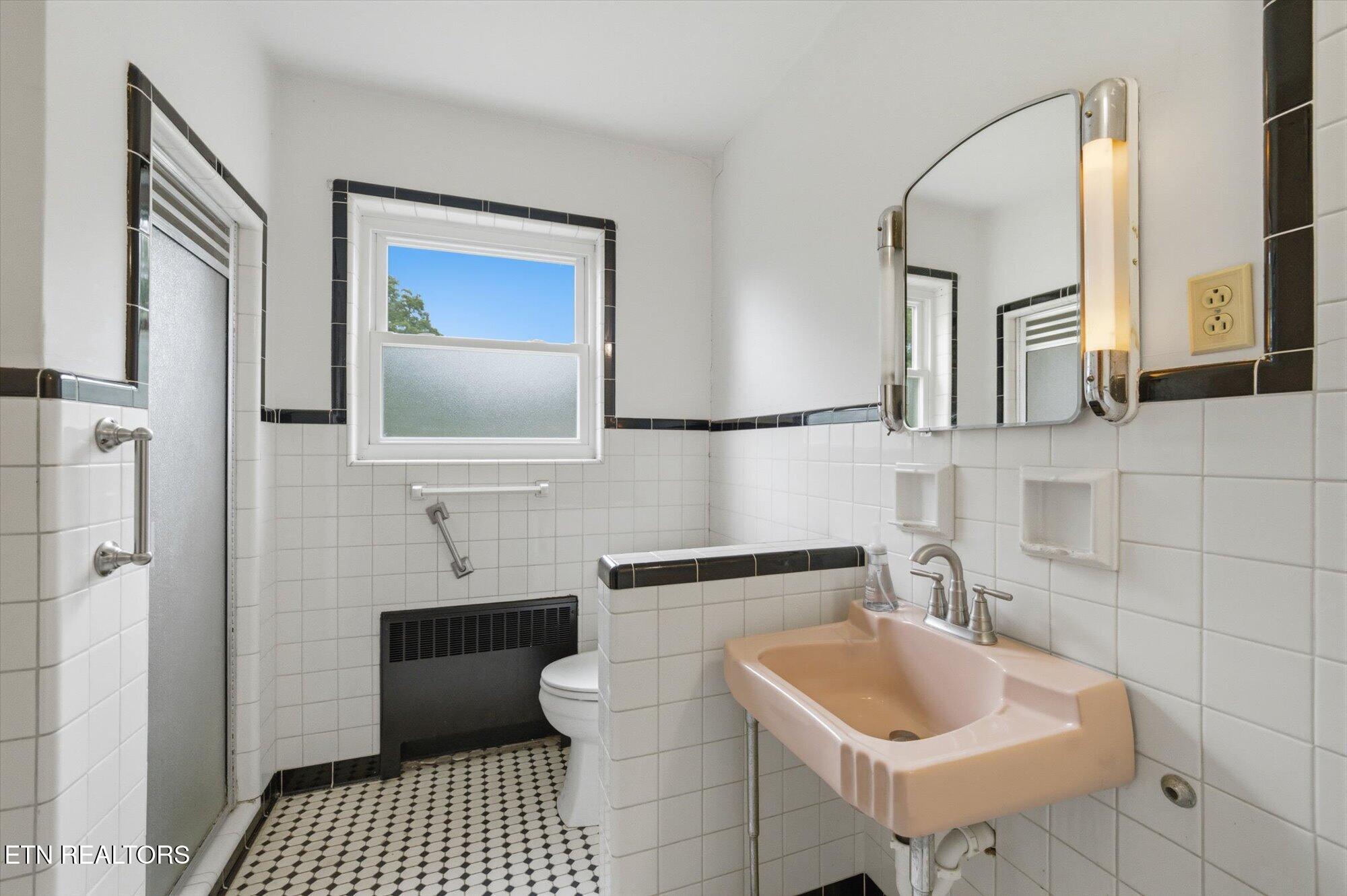 5215 East Sunset Road Knoxville, TN 37914 - Photo 36 of 57 Bathroom #2