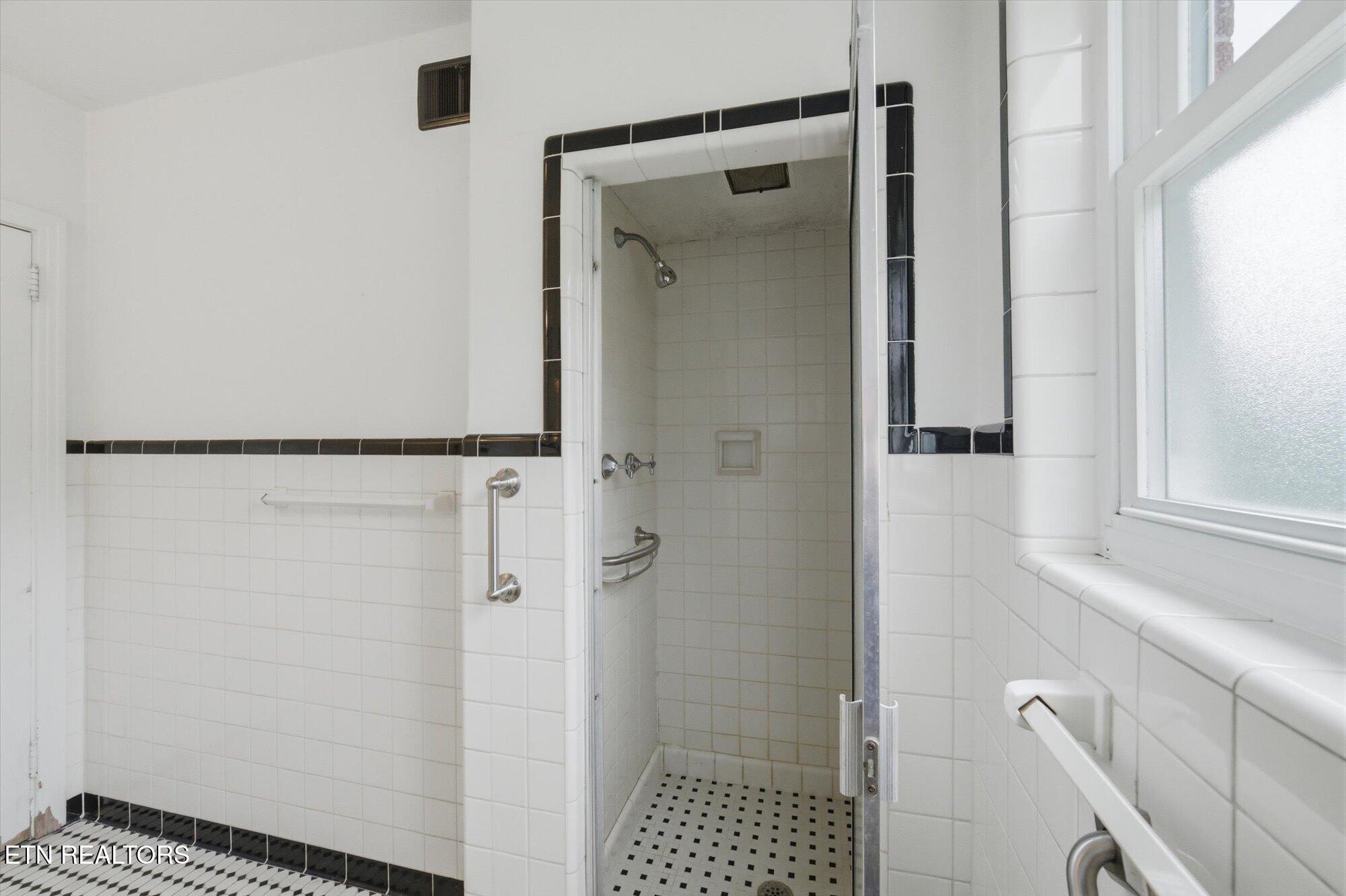 5215 East Sunset Road Knoxville, TN 37914 - Photo 37 of 57 Bathroom #2