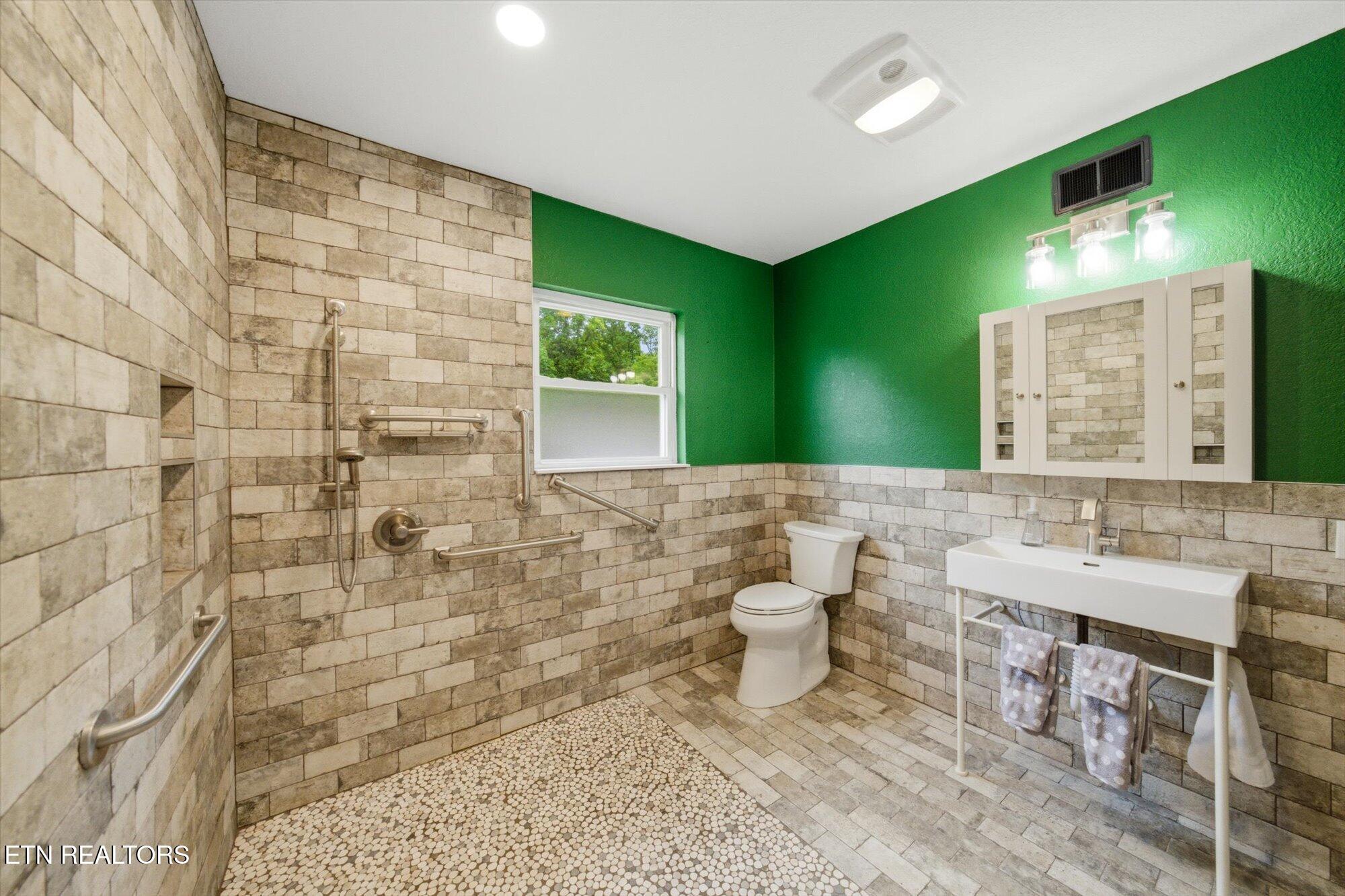 5215 East Sunset Road Knoxville, TN 37914 - Photo 44 of 57 Primary Bath